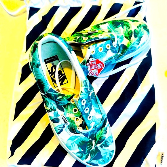 Vans Custom Made "leaf me alone" brand new womens sz7 mens 5.5 NWT - Picture 1 of 8